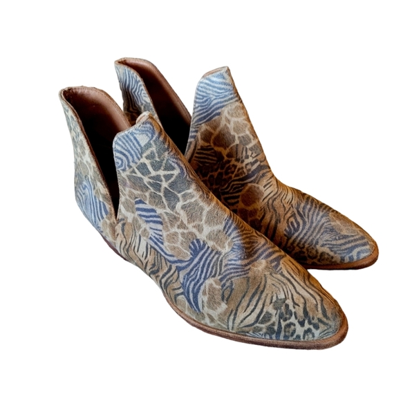 Free People Animal Charm Animal Print Double V Bootie Multi Print Size 38.5 - Picture 6 of 10